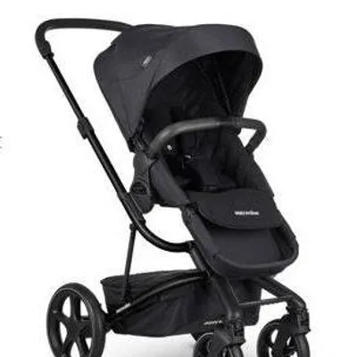 Easywalker Harvey 3 Premium Wózek Spacerowy Jet Black All Black Czarny Stelaż (zawiera stelaż, siedzisko z budką i pałąkiem z ekoskóry)