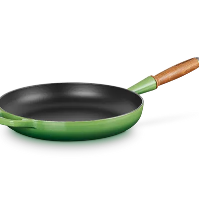 Le Creuset - Patelnia Signature z drewnianym uchwytem 28 cm Bamboo green