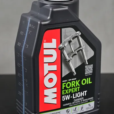 MOTUL Fork Oil Expert Light 5W 1L